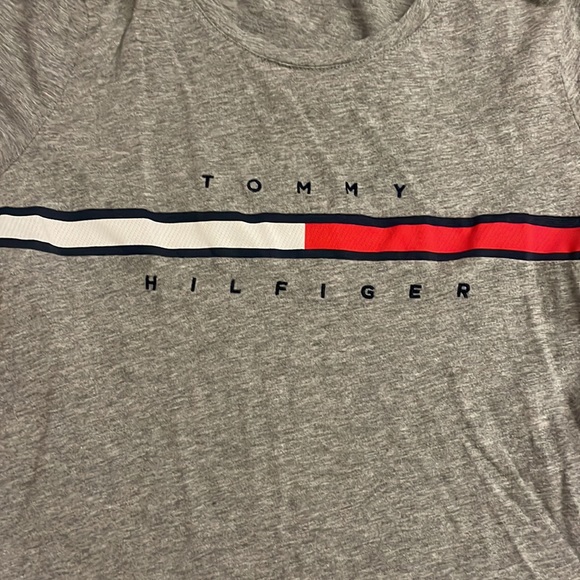 Tommy Hilfiger tee - Picture 2 of 2